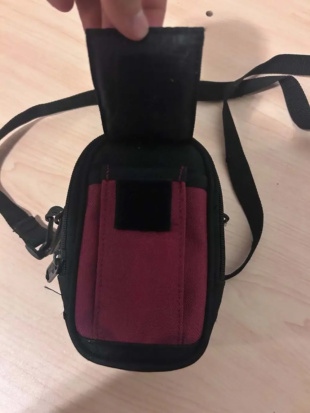 Lowepro Z 20 Camera Pouch Shoulder Bag Black and Red